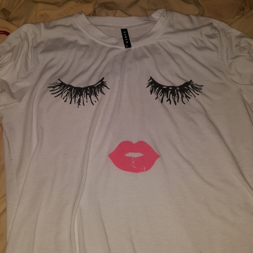 Shirt sleeve lips shirt